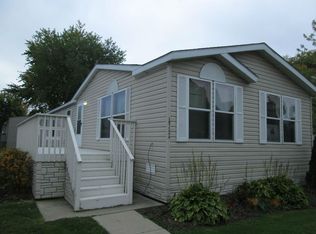17124 Saint George Dr, Macomb, MI 48044