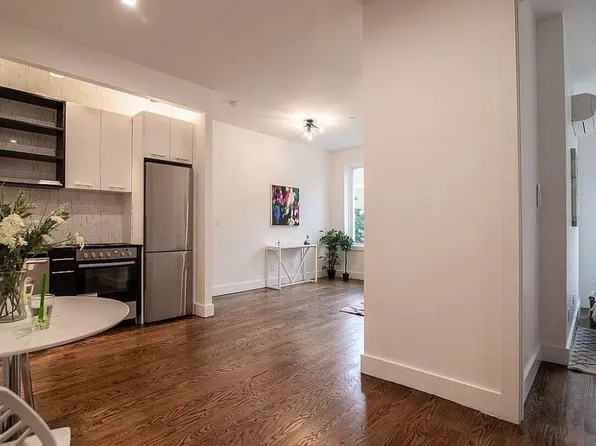 239 Scholes Street 4B image 2 of 10