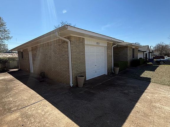 2nd image of 122 Robin Ln