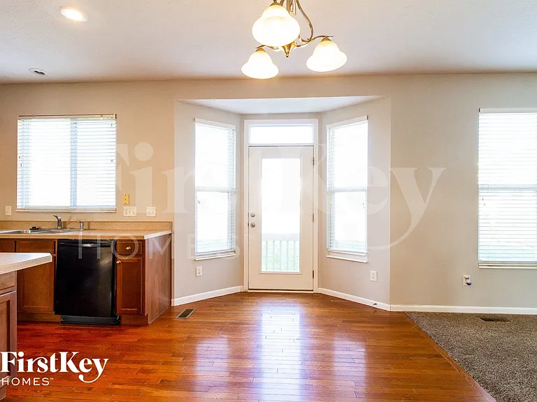 6626 Thistle Grv — Photo 5