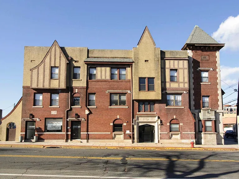 54-56 Oak St #3 — Photo 3
