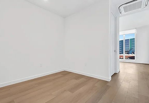 3rd image of 29-17 40th Ave #809