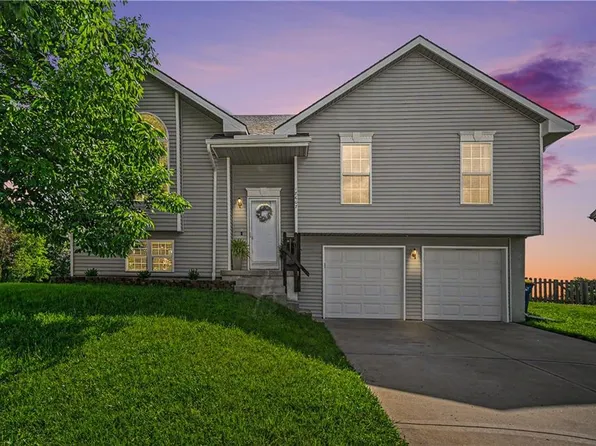 18607 Wildflower Dr, Smithville, MO 64089