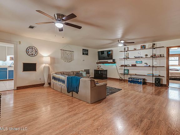 5th image of 28 W M Stewart Rd