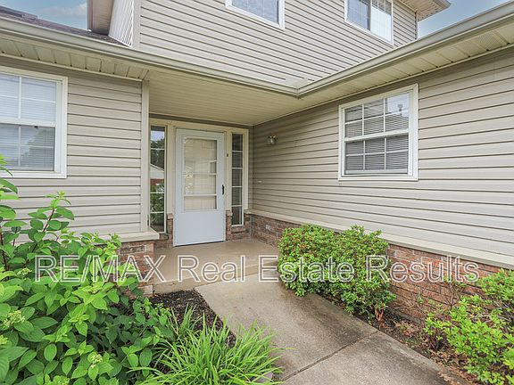 3rd image of 3704 W Cedar St #B