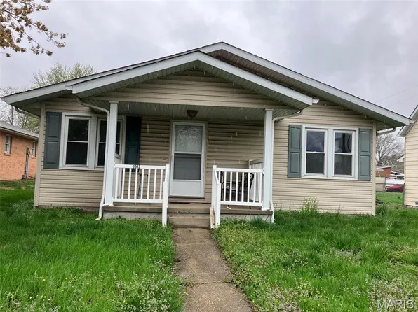 1002 E Hanover St, New Baden, IL 62265