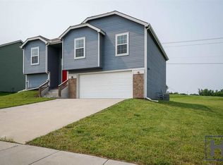 902 Bryce Dr, Junction City, KS 66441