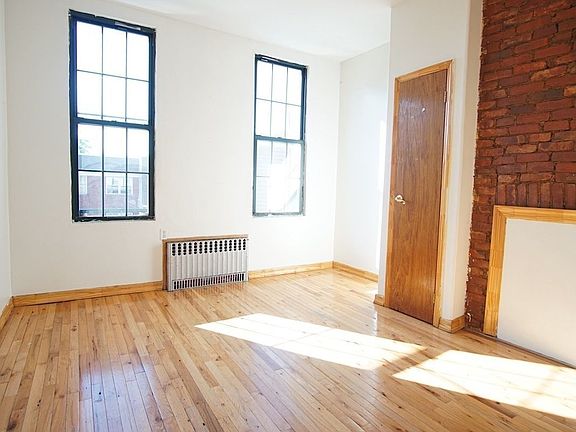 2nd image of 176 Jefferson St #3L