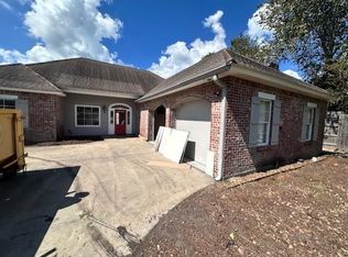 4876 Champions Dr, Lake charles, LA 70605
