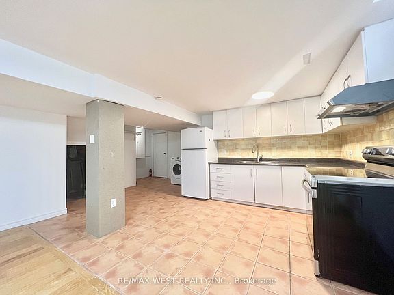 4th image of 147 Woodhall Rd #Basement