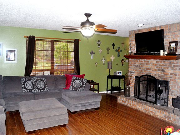2nd image of 914 Scarlet Oak St