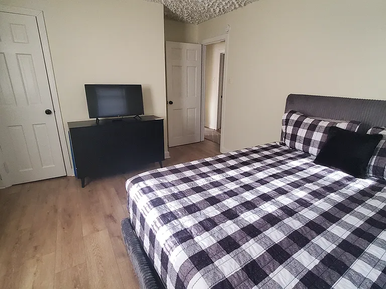 900 Ridgecliff Dr — Photo 15