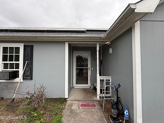 4th image of 206 Fox Way N