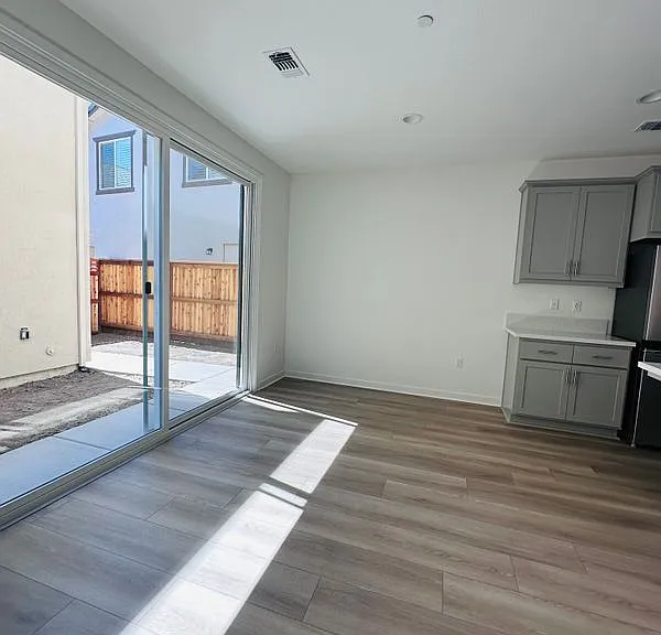 2590 Garden Farms Ave — Photo 3