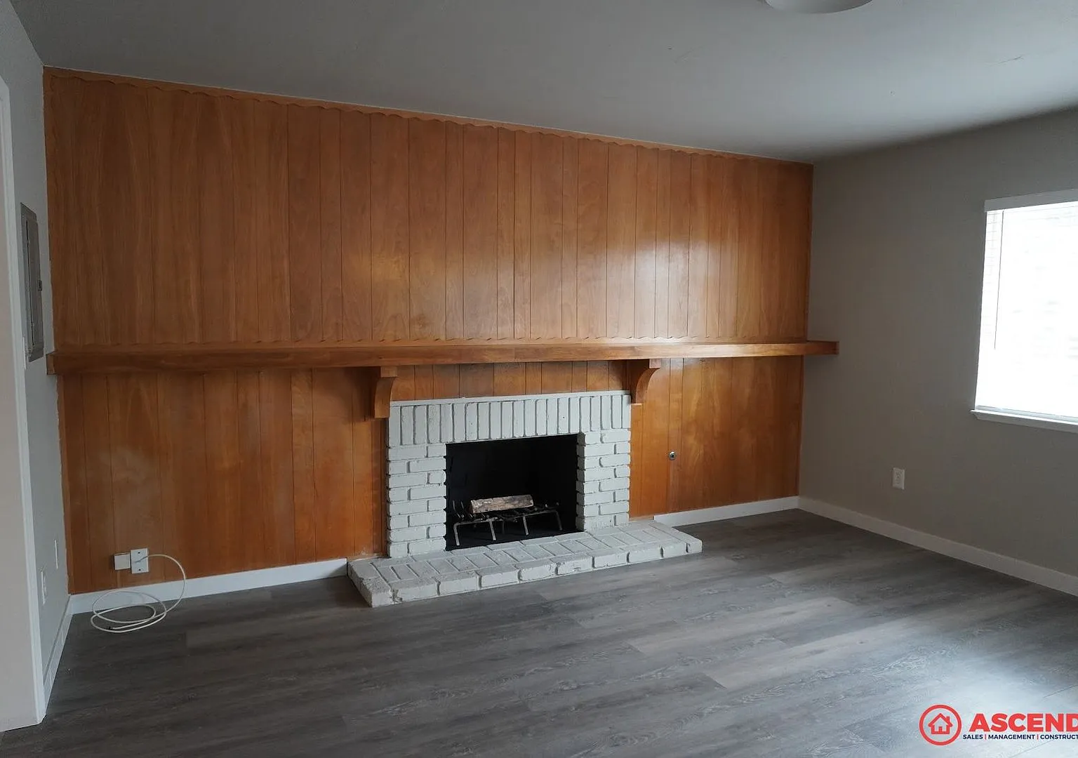 Spacious 4BD/2BA Home in 93309 Solar Powered, Utilities Included! — Photo 4