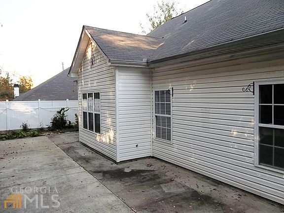 3rd image of 27 Harpers Farm Dr