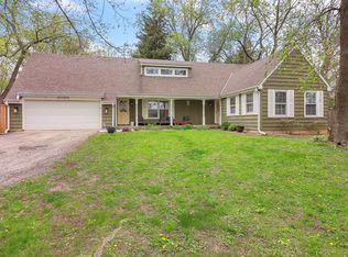 23W536 Saint Charles Rd, Carol Stream, IL 60188