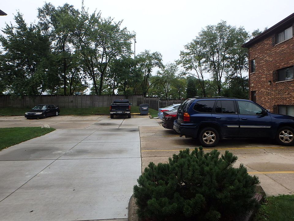 2nd image of 21W251 Tee Ln