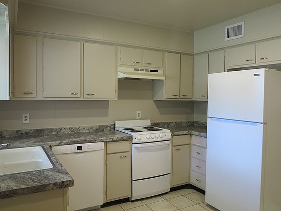 2nd image of 2507 Helena Ave