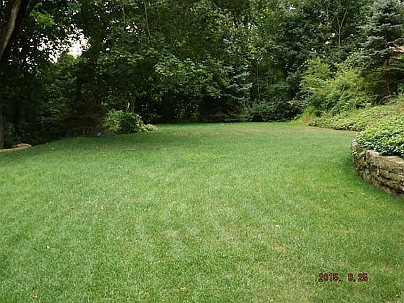 3rd image of 3411 Woodland Dr