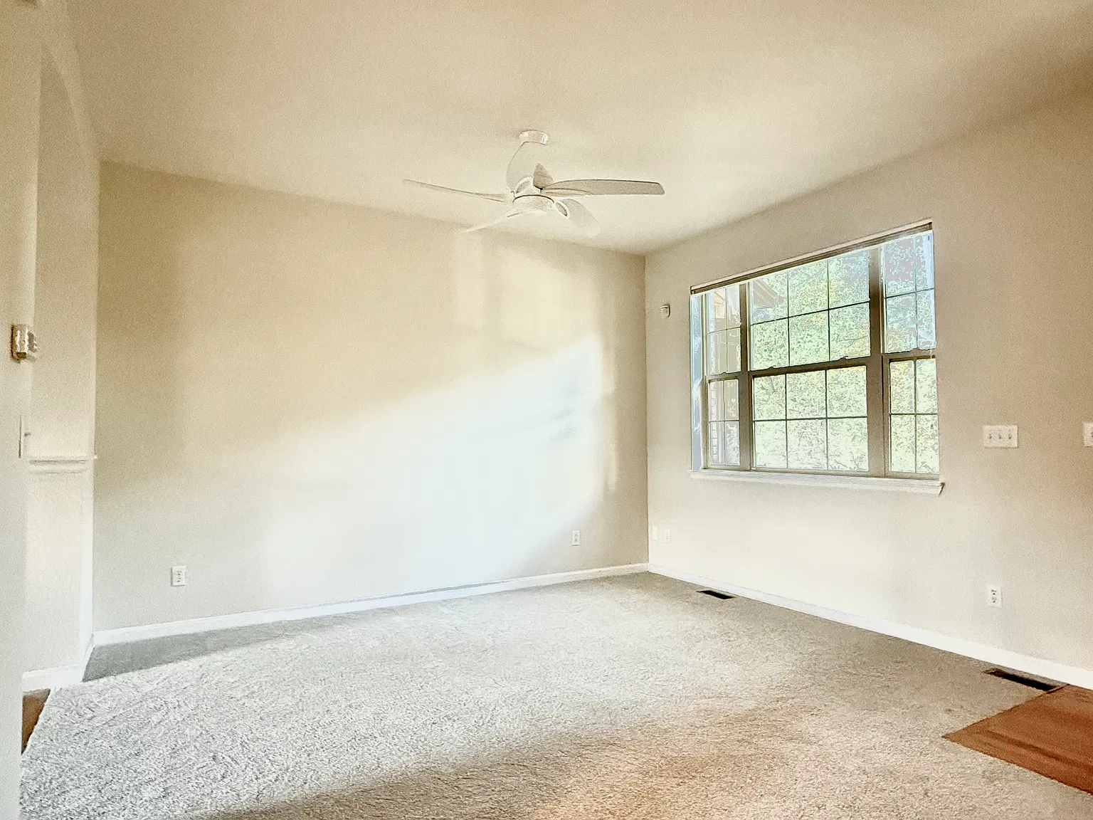2 bed, 2.5 bath, 1297 sqft, $2,600 — Photo 2