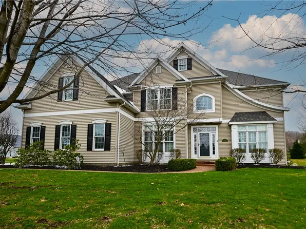 5525 Shadybrook Dr, Erie, PA 16506