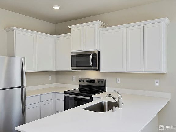 5th image of 1311 E 53rd St