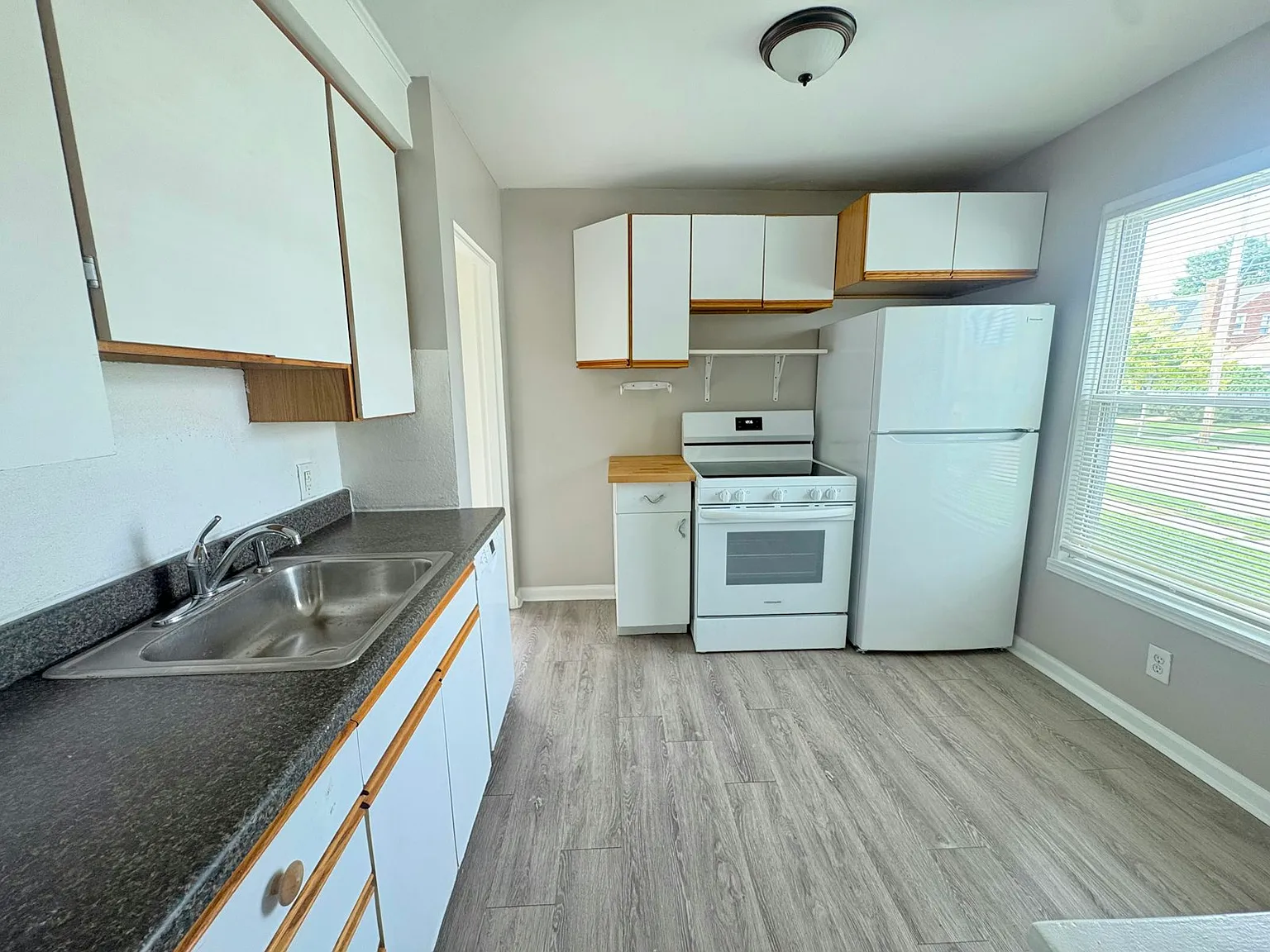 7574 Timken Avenue — Photo 4