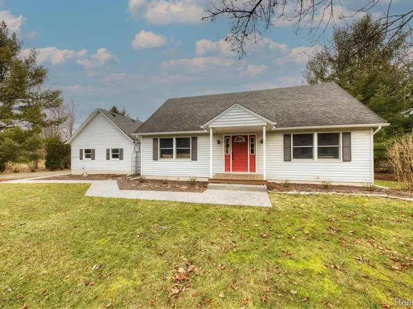 3830 W Pillar Rd, Whitmore Lake, MI 48189