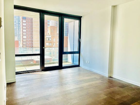 5th image of 302 E 96th St APT 901