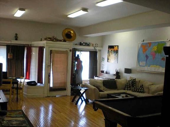 2nd image of 2557 Indianola Ave
