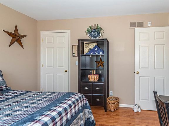 5th image of 1889 Wexford Cir
