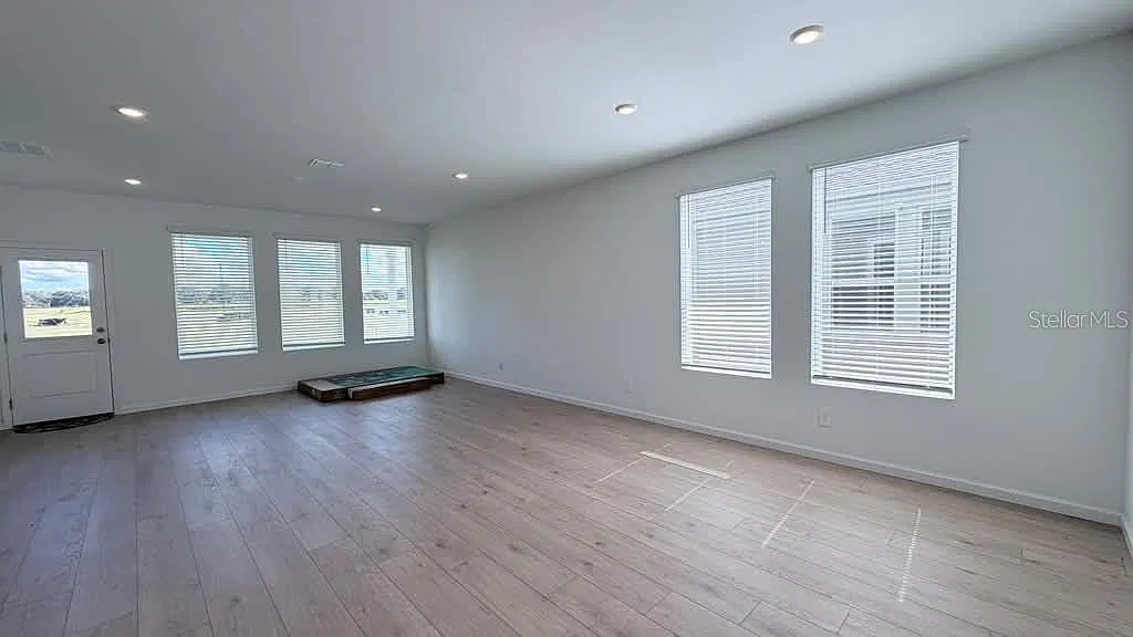 5 bed, 3.0 bath, 2546 sqft, $3,050 — Photo 3