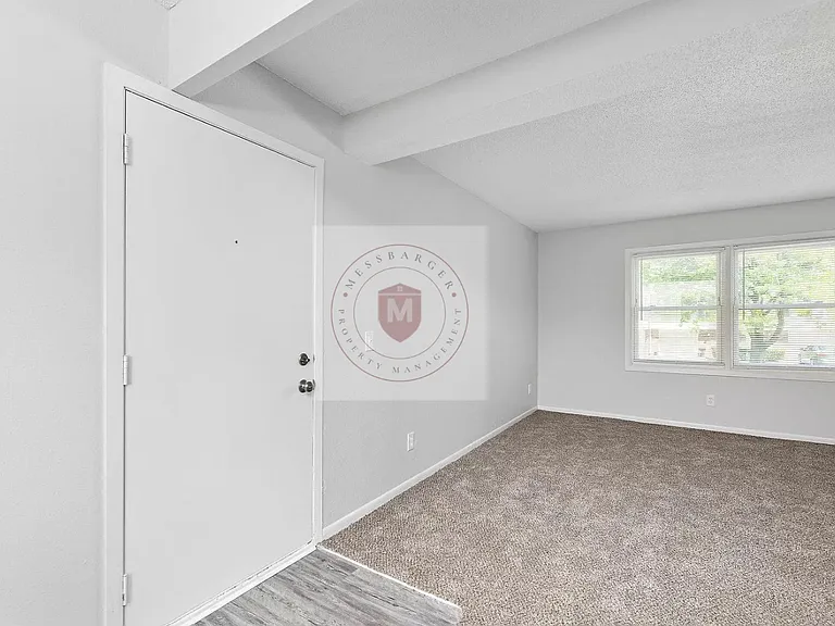 216 NW Vesper St — Photo 3