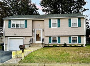 11 Seth Dr, West Warwick, RI 02893