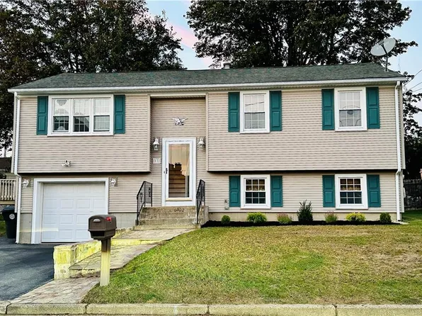 11 Seth Dr, West Warwick, RI 02893