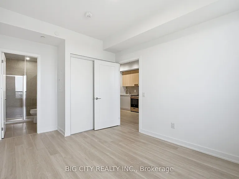 5105 Hurontario St #1401 — Photo 20