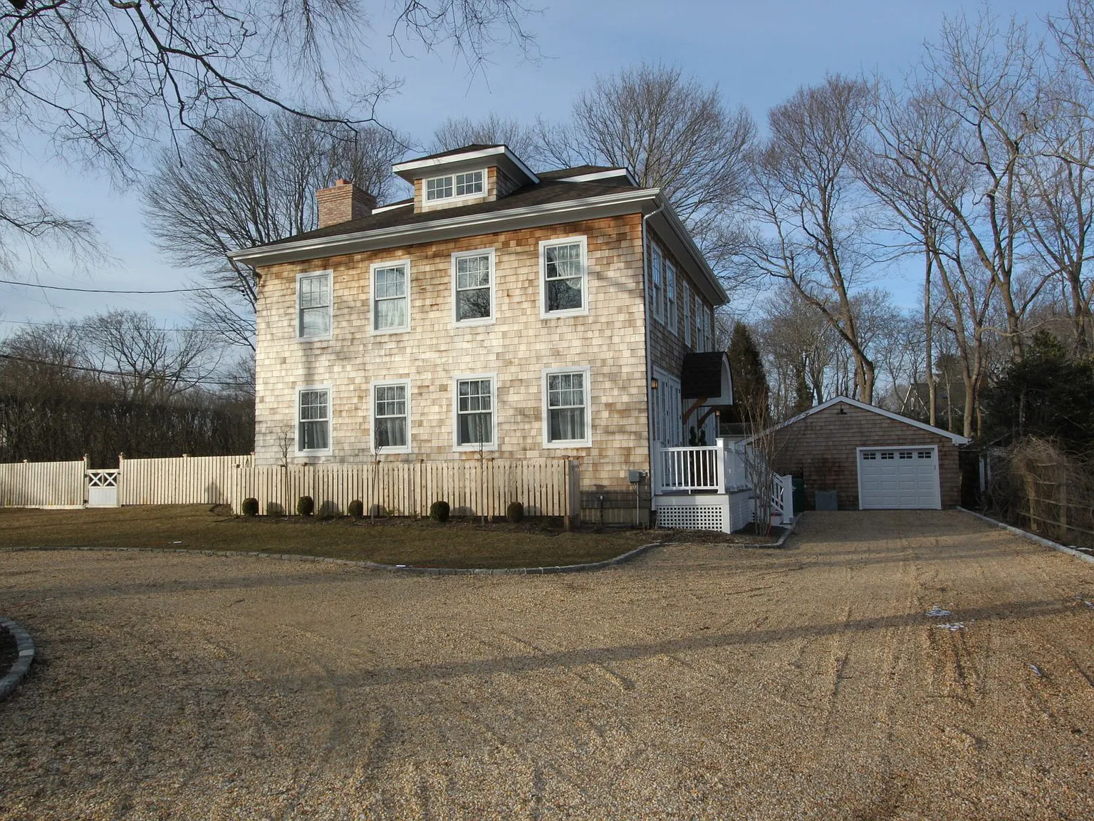 Stately South of Highway Traditional — Photo 2