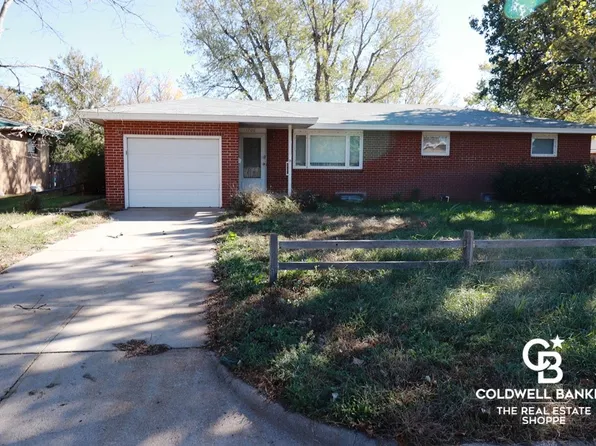 1706 Prairie Park Ln, Garden City, KS 67846