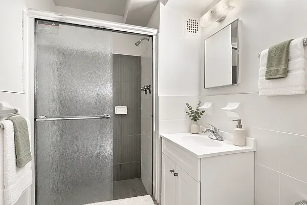 Bathroom, photo 2