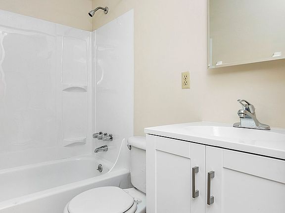 3rd image of 2380 Pinecrest Dr #2342