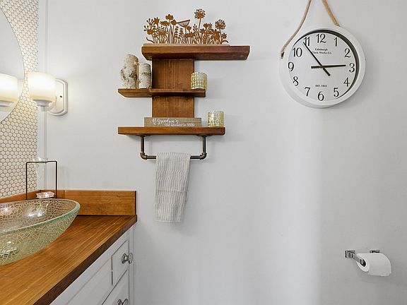 4th image of W3907 Silica Rd