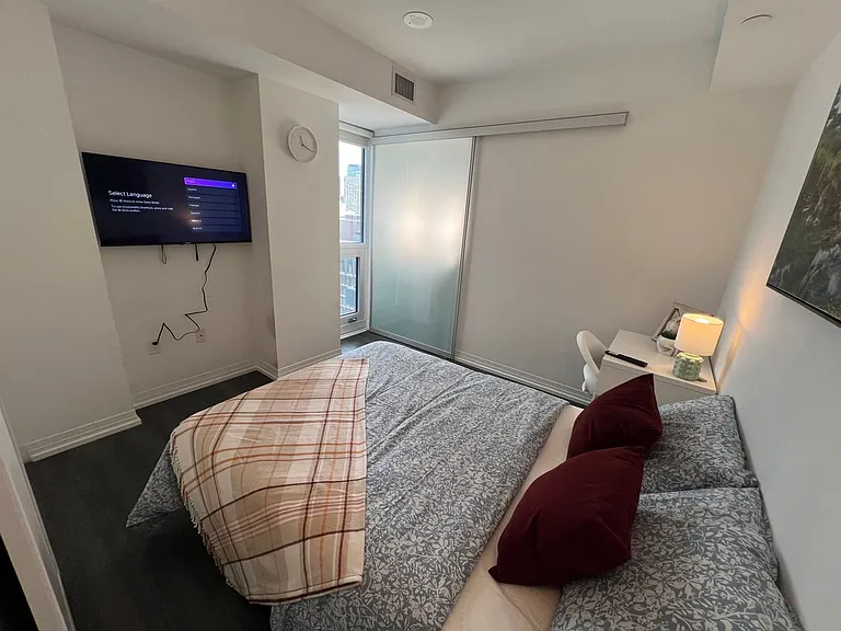251 Jarvis St #1806B — Photo 4