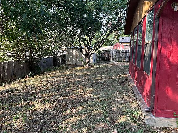 4th image of 116 SE Trenton Rd
