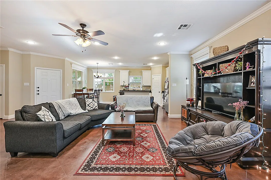 4 bed, 4.5 bath, 2324 sqft, $3,550 — Photo 2