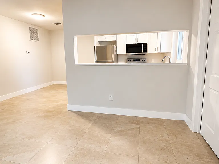 295 110th Ave #4 — Photo 5