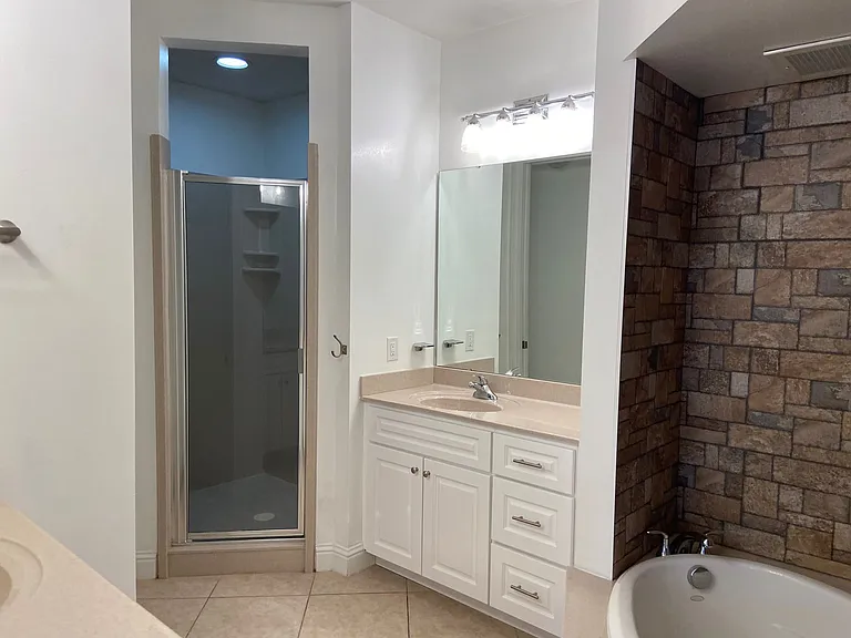 240 Brooks St SE #201-C — Photo 31