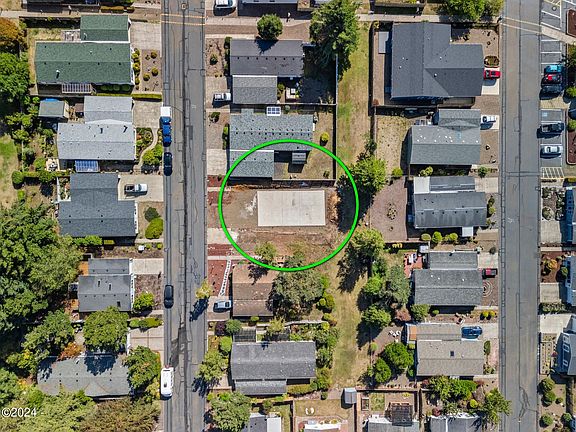 2nd image of 3411 NE Benton St