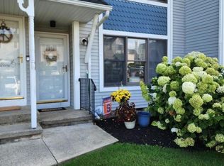 11 Burlington Ct, Hamburg, NJ 07419