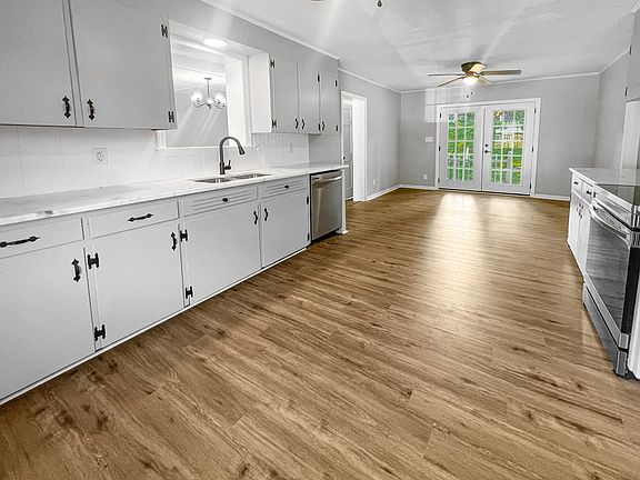 2nd image of 373 Cumberland Dr